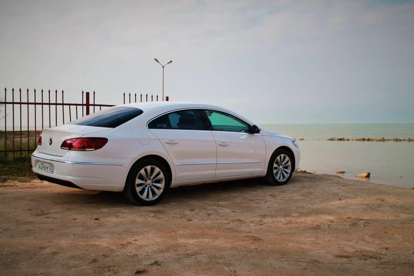 Фольксваген Пассат СС 2012 белый