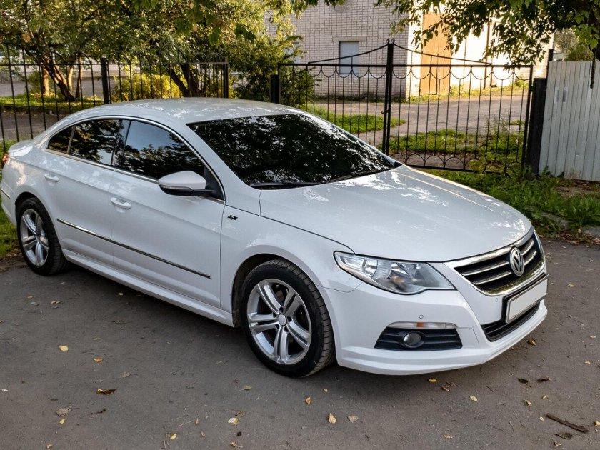 Фольксваген Пассат СС 2011 белый