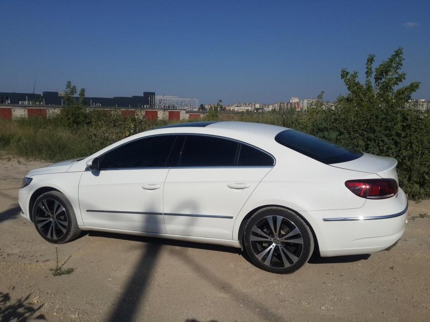 Фольксваген Пассат СС белый