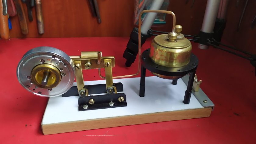 Настольный паровой двигатель