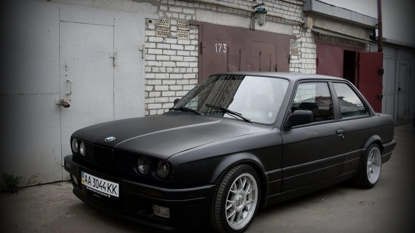 БМВ е30 черная