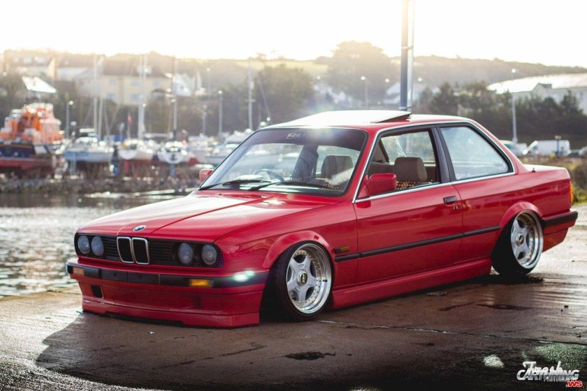 BMW e30 Coupe Red