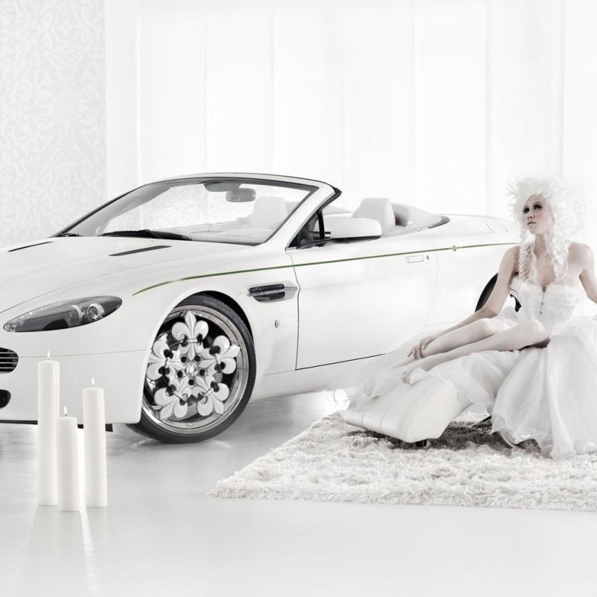 Красивая белая машина