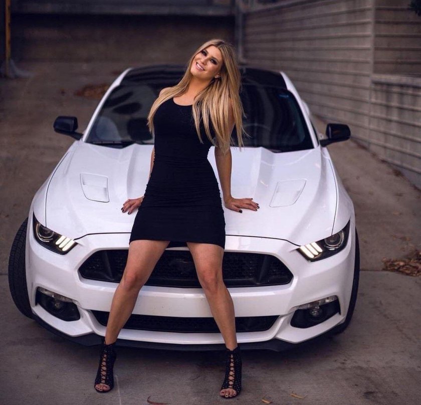 Девушки и Мустанг