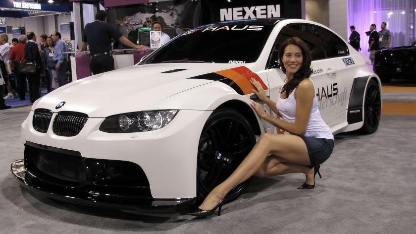 Машины тюнинговые и девушка