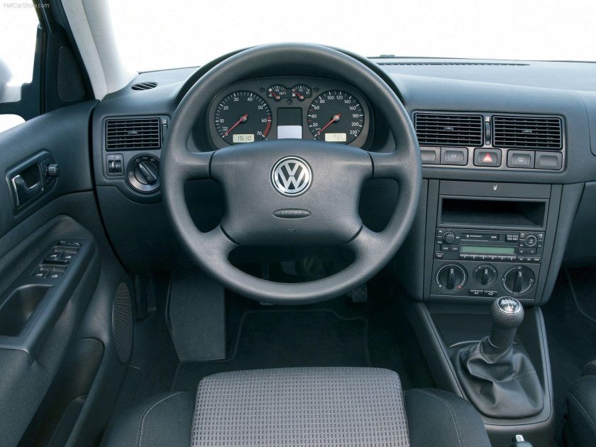 Volkswagen Golf 4 салон