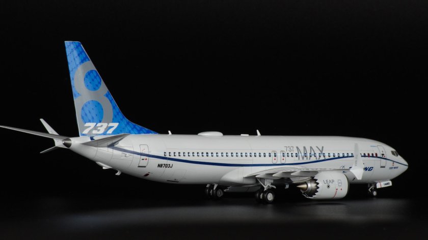 Сборная модель «пассажирский авиалайнер боинг 737-8 max»