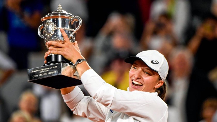 Ига Швентек на Ролан Гаррос шлемы