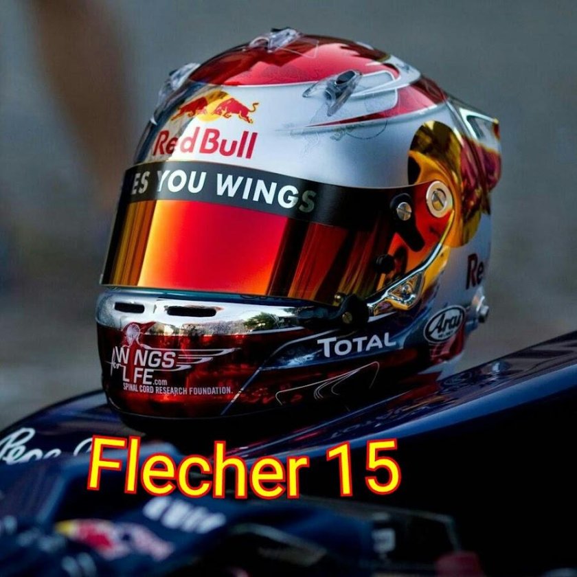 Гоночный шлем ред Булл