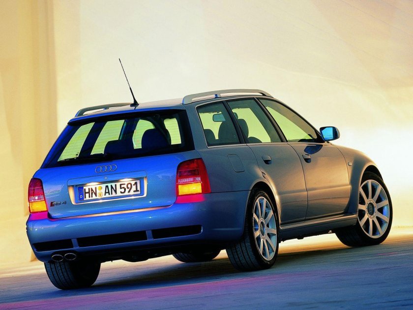 Ауди RS 4 2000