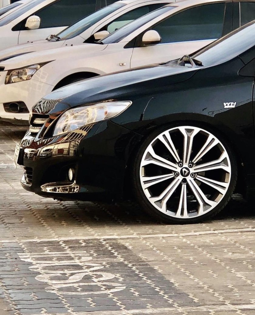 Тойота Королла на 19 дисках