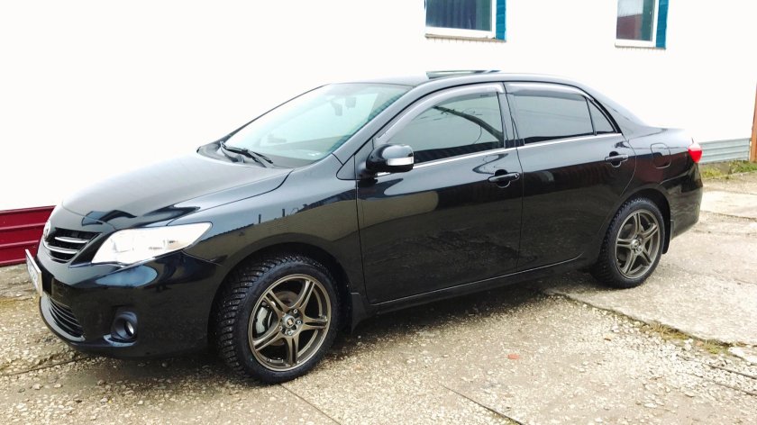 Тойота Королла 140 черная r17