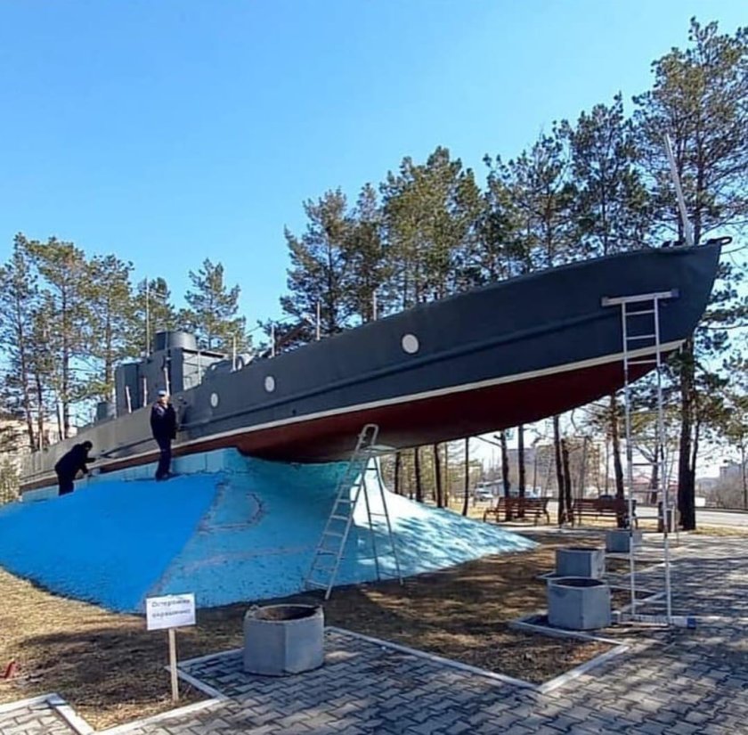 Памятник морякам амурцам Хабаровск