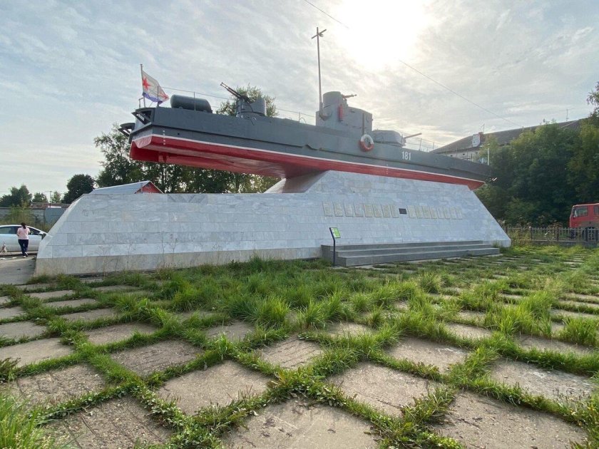 Памятник \ бронекатер ак-454\ пермь