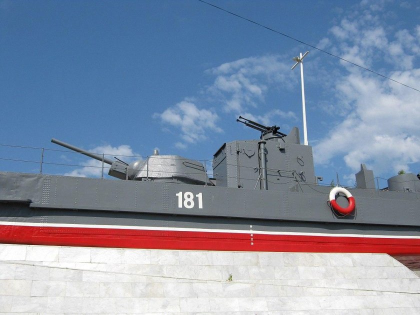 Памятник "бронекатер АК-454" Пермь