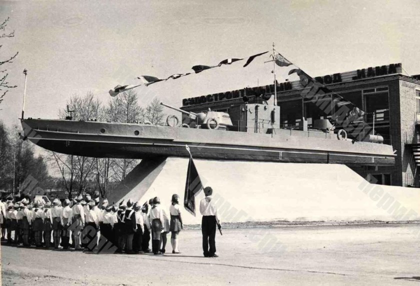 Памятник "бронекатер АК-454" Пермь