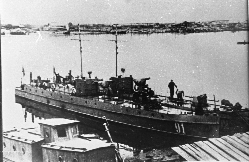 Пинск бронекатер БК-92