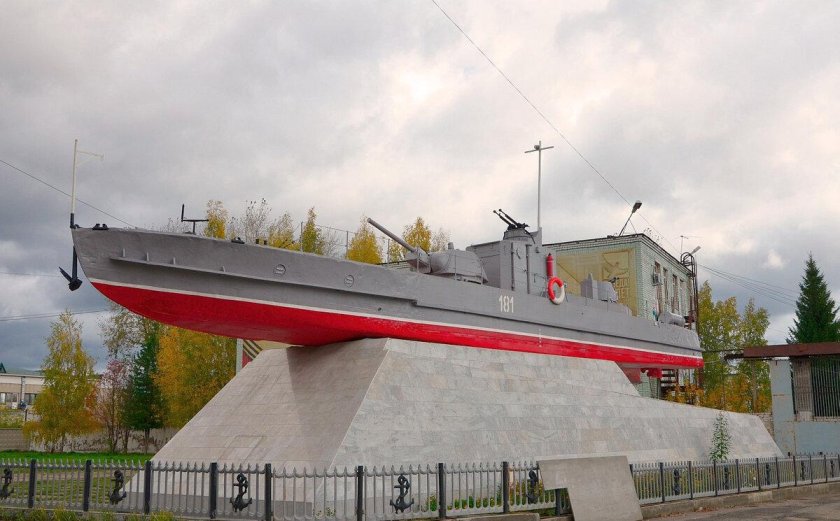 Памятник "бронекатер АК-454" Пермь