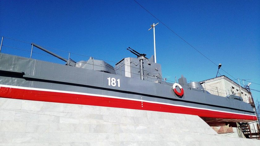 Памятник "бронекатер АК-454" Пермь