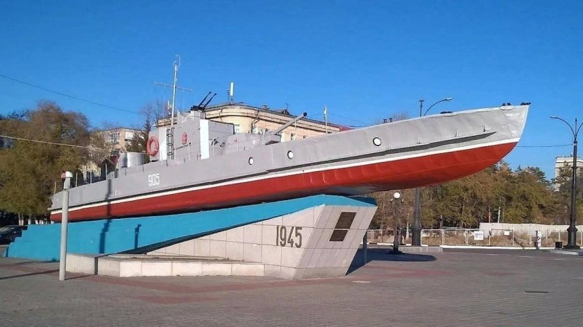 Памятник бронекатер Благовещенск