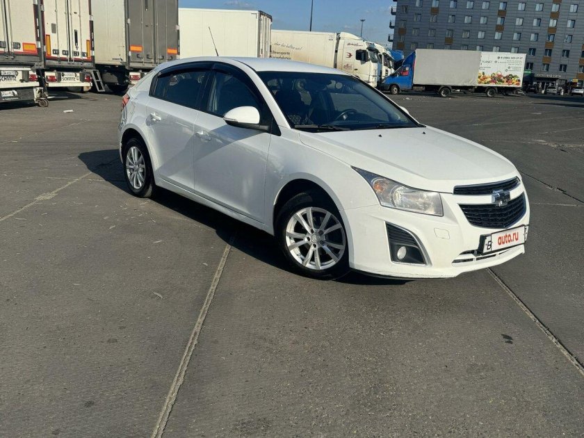 Шевроле круз хэтчбек белый 2013