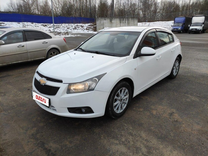 Шевроле круз 2011 белая