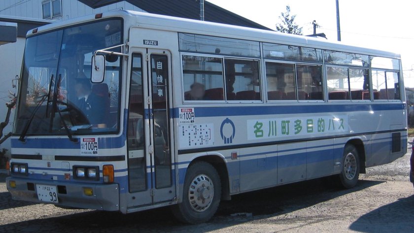 Автобус Исудзу турист
