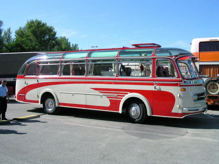 Mercedes-Benz o321h