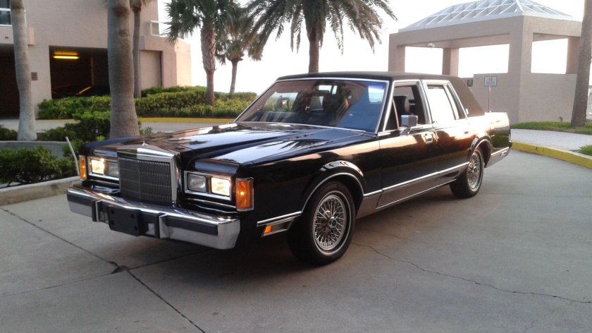 Lincoln Town car 1986