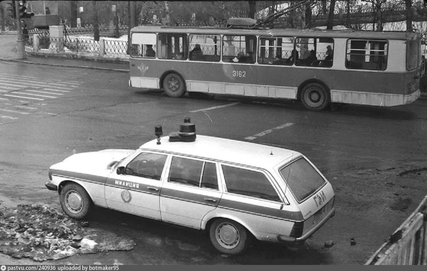Мерседес 123 милиция СССР