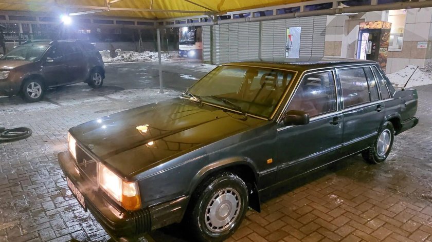 740 Volvo черная салон