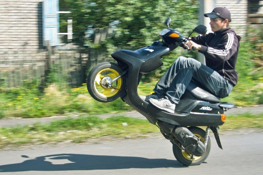 Стант на скутере