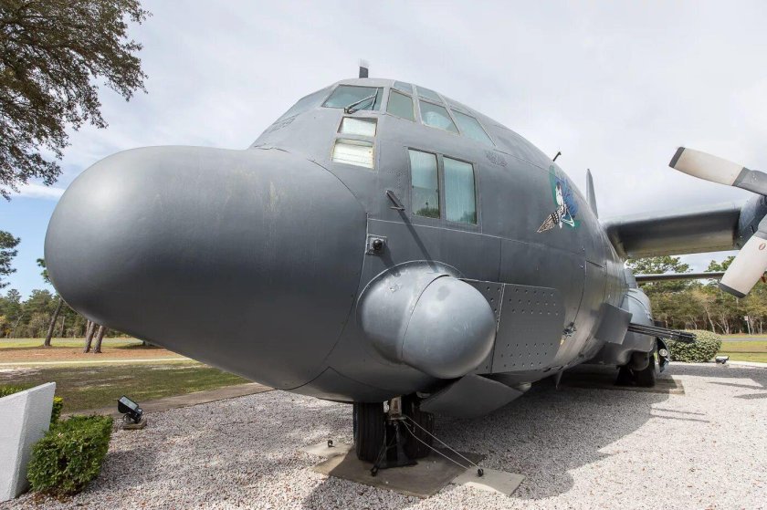 Ганшип самолет