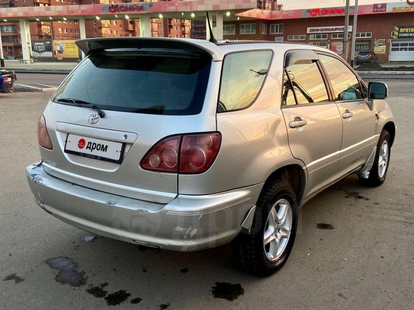 Тойота Харриер серебристая