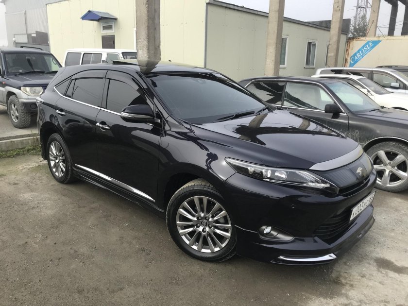 Toyota Harrier xu60