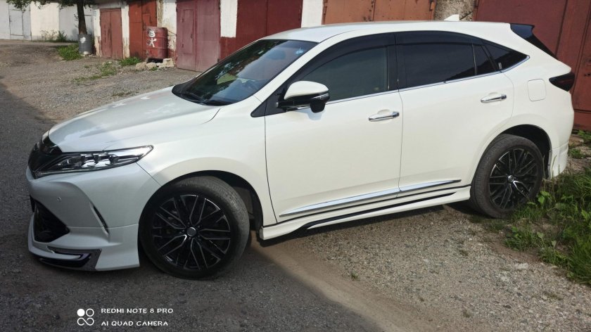 Тойота Харриер белый