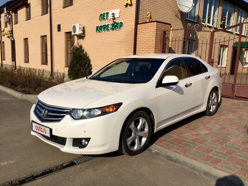 Хонда Аккорд 2008 белая