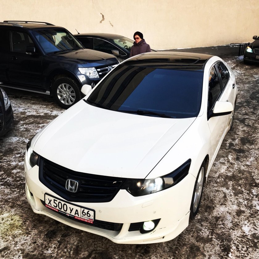 Хонда Аккорд 8 антихром белая