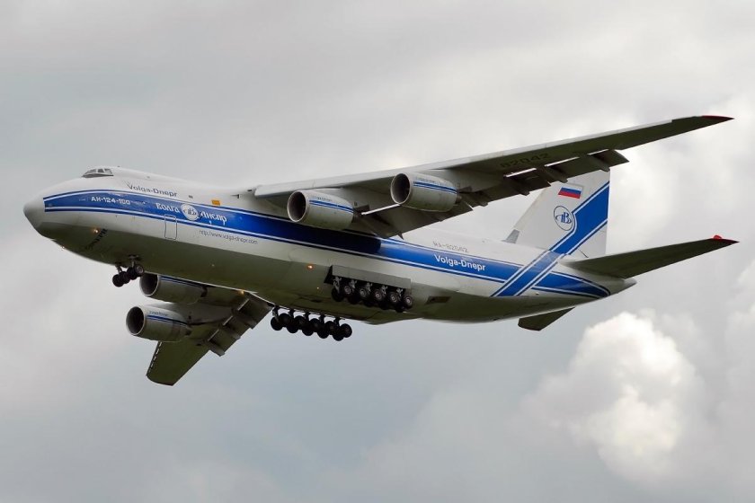 Antonov an-124-100