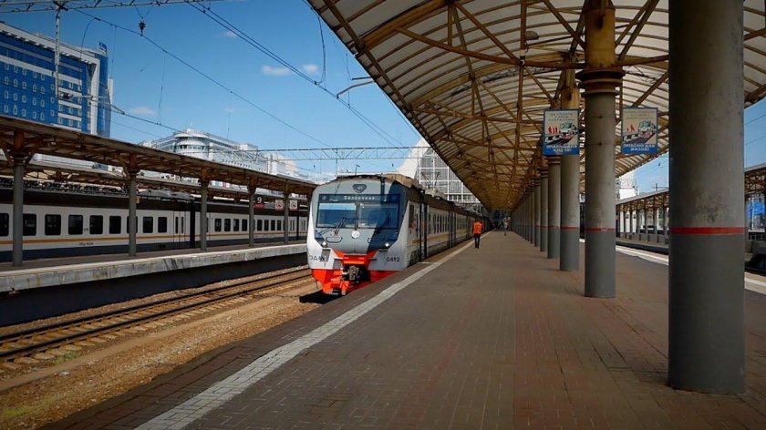 Поезд на вокзале