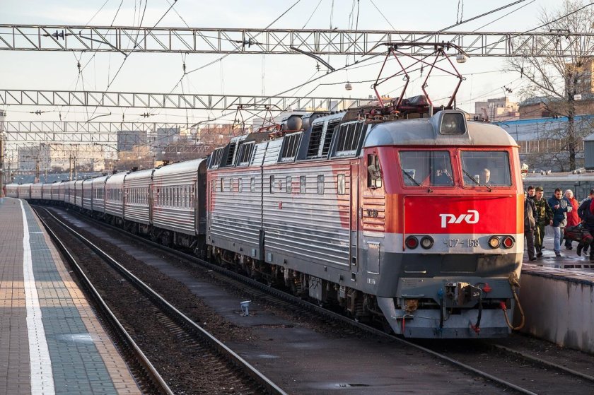 Локомотив чс7 158