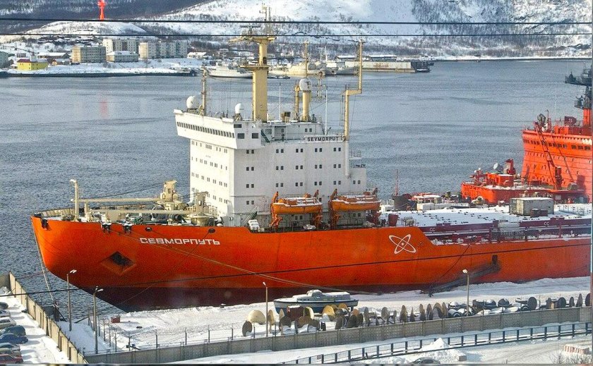 Лихтеровоз-контейнеровоз «Севморпуть»