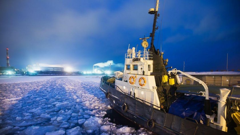 Ледокол во льдах
