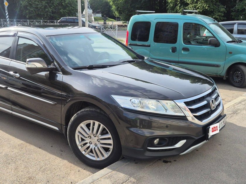 Honda crosstour i рестайлинг