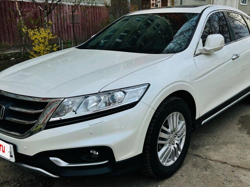 Honda crosstour i рестайлинг 2012