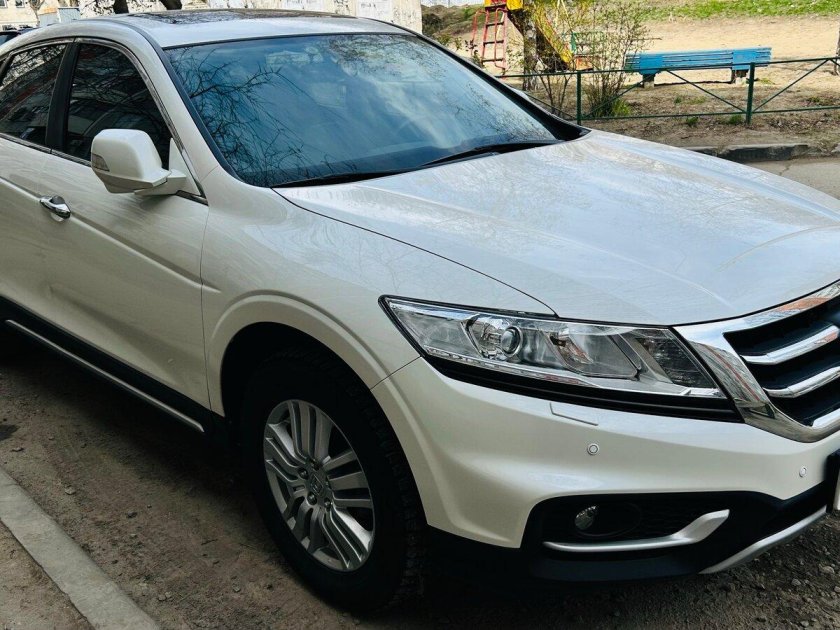 Белая хонда