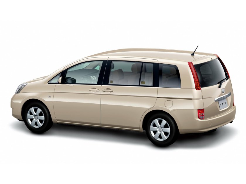 Тойота Исис 2004