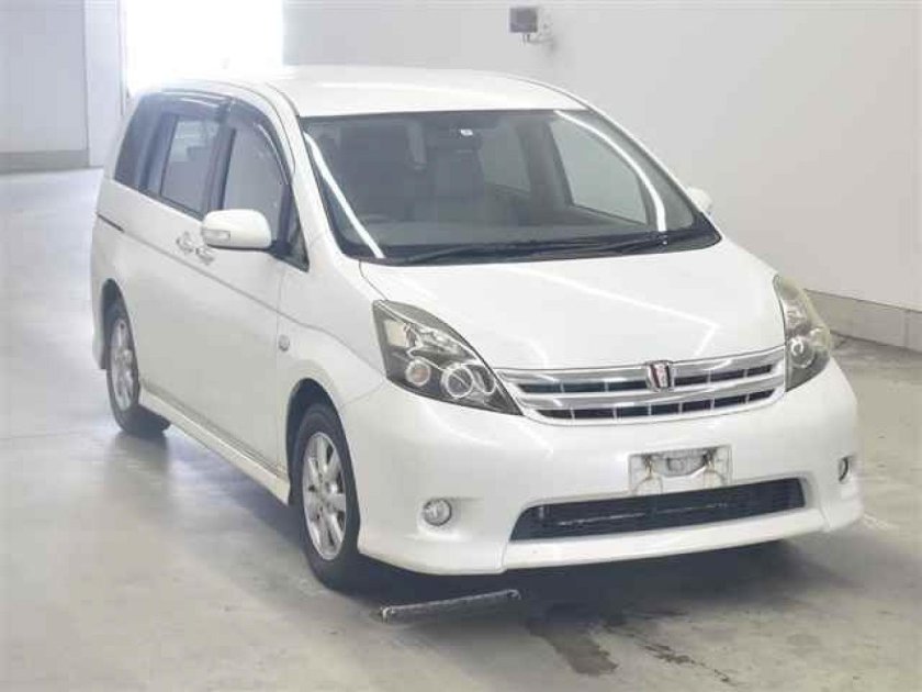 Toyota Isis 2011