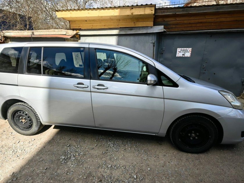 Серая тойота