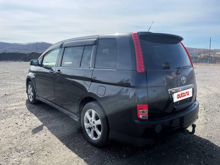 Тойота исис минивэн